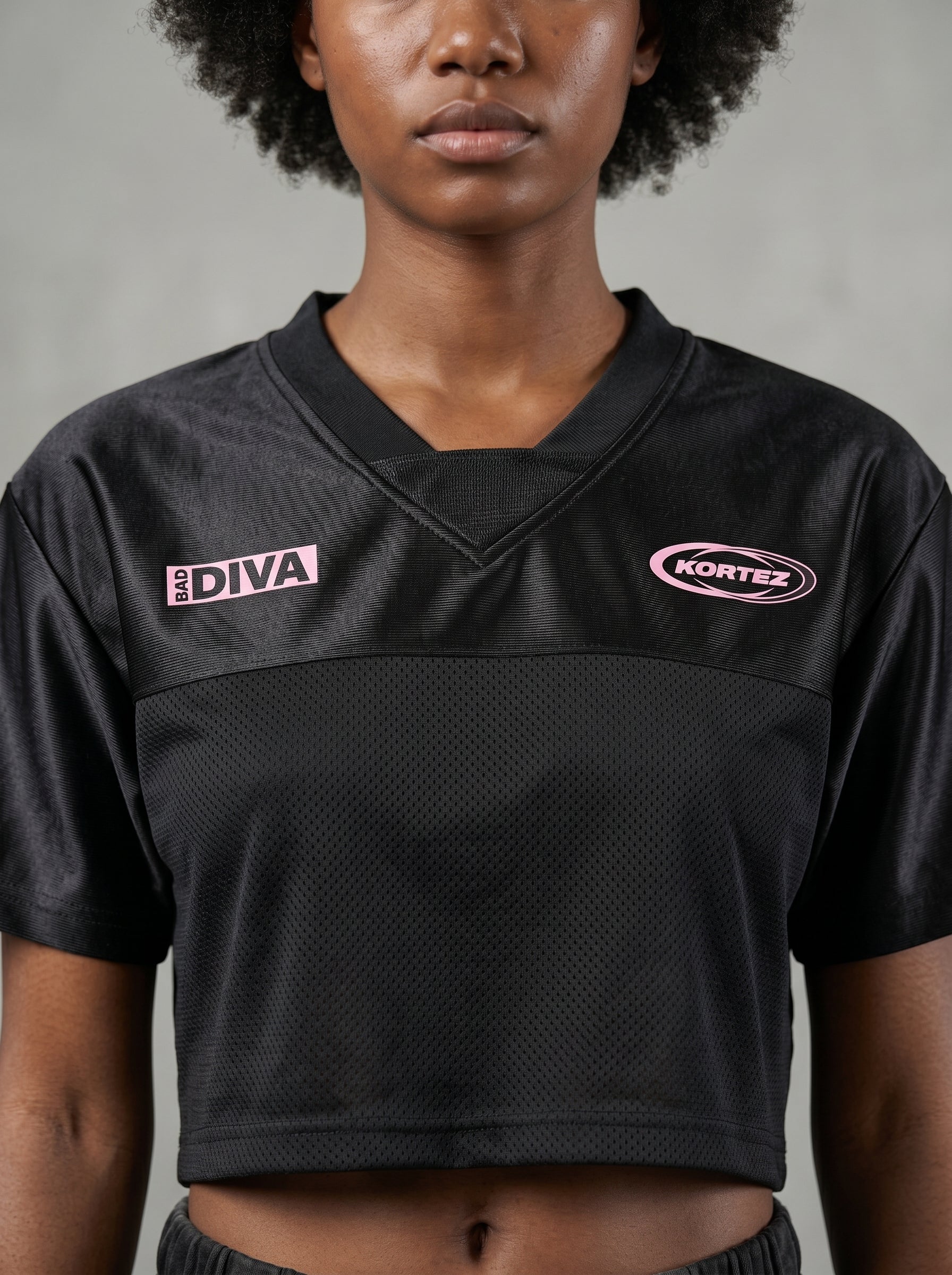 KORTEZ - Cropped Paneled V-Neck Jersey / Black